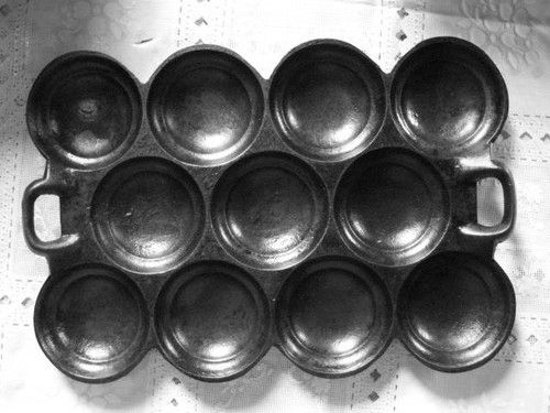 RARE #2 Made in USA ANTIQUE CAST IRON 11 HOLE MUFFIN PAN 10X7 triangle holes
