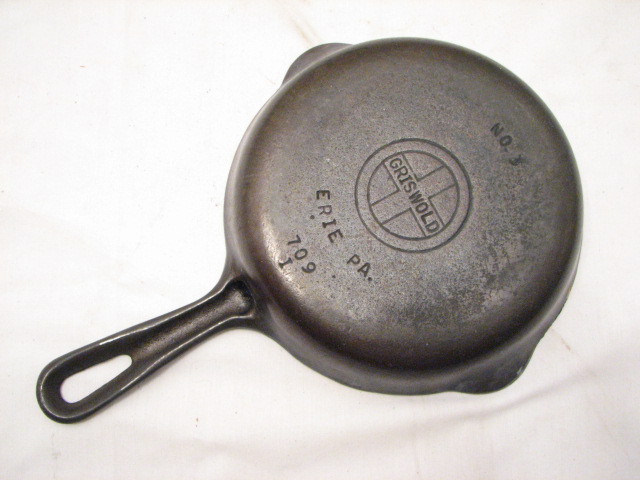 VTG Nice Griswold Cast Iron Skillet Pan No. 8 Small Logo 704 A Erie Pa  1939-1957