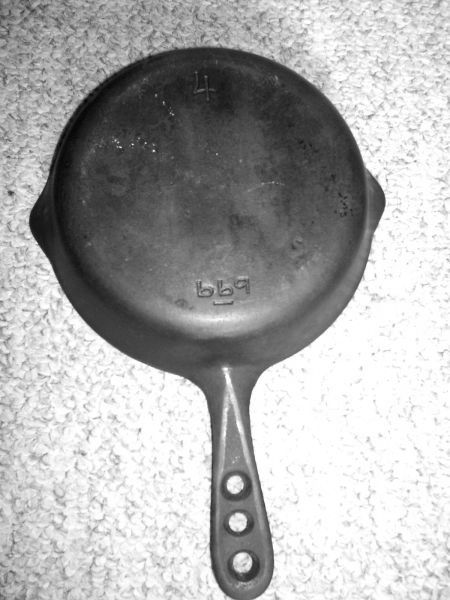 How to ID a Vintage Cast-Iron Skillet — and Tell Its Quality