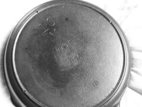 Vintage Lodge Cast Iron Markings 3