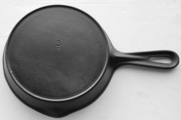 VERY UNIQUE Unmarked Cast Iron Divided Breakfast Skillet Diagonal