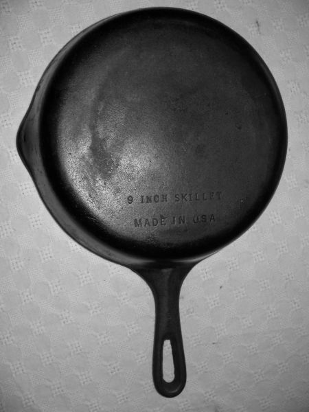 I finally found a 15 inch vintage skillet at Goodwill. Unmarked, heat ring,  Lodge? Which leads me to a question : r/castiron